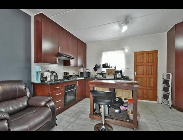 3 BEDROOM TOWNHOUSE FOR SALE IN WILGEHEUWEL